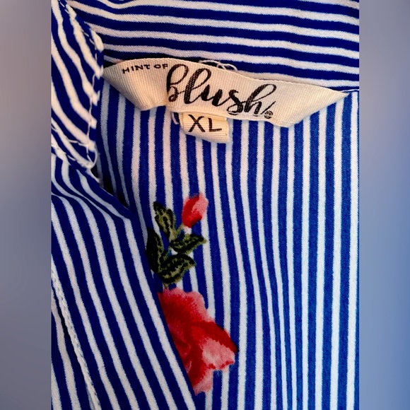 Women’s floral long sleeve high-low Hint of Blush Blue & Pink Plus Size XL Shirt - Picture 3 of 3